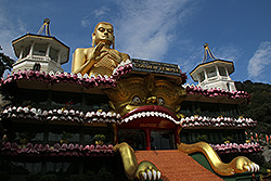 スリランカの世界遺産ダンブッラの黄金寺院
