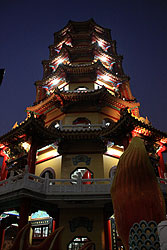 台湾の蓮池潭の龍虎塔