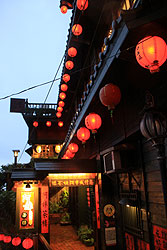 台湾の九分の茶屋と赤提灯