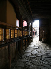 チベットの奥地ツェタンにあるタントク寺