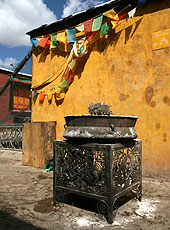 チベットの奥地ツェタンにある昌珠寺