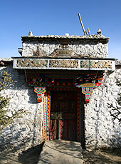 チベット最初の王宮跡 ヨンブ・ラカンの麓の住宅