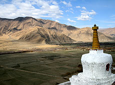 チベット最初の王宮跡ヨンブ・ラカンからの眺め