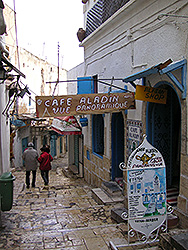 チュニジアの港町の路地