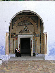 チュニジアのシディ・サハブ・モスクの門