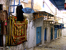 チュニジアの港町の路地裏
