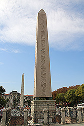 イスタンブールの競技場跡にあるテオドシウス1世のオベリスク