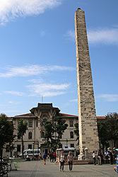 イスタンブールの競技場跡のコンスタンティノス7世のオベリスク