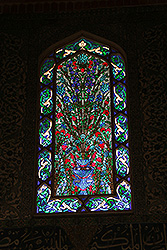 イスタンブールの世界遺産トプカプ宮殿のステンドグラス