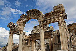 エフェス遺跡のハドリアヌス神殿