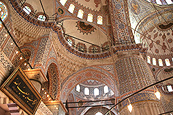 イスタンブールのブルーモスクの内部