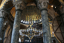イスタンブールの世界遺産アヤソフィアの内部