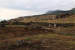 トルコの世界遺産パムッカレのヒエラポリス遺跡