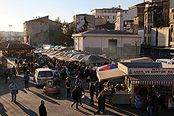 イスタンブールのカラキョイの魚市場