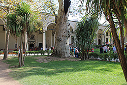 世界遺産トプカプ宮殿の宝物館と中庭