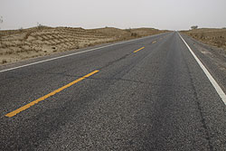 ウイグル自治区のタクラマカン砂漠を縦断する第2砂漠公路