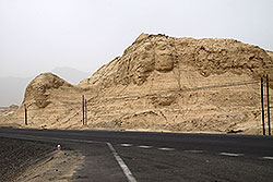 クチャの金字塔自然旅游区の奇岩