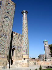 ウズベキスタンのレギスタン広場