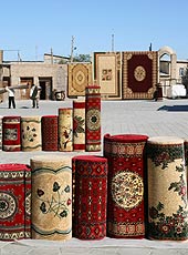 ウズベキスタン ブハラの町の絨毯屋