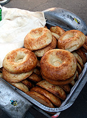 ウズベキスタンの市場のパン