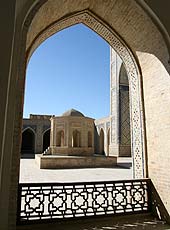 ウズベキスタンの世界遺産ブハラの町のモスク