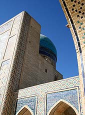 ウズベキスタンの世界遺産ブハラの町のモスク