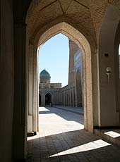 ウズベキスタン ブハラの町のモスク