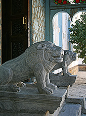 ウズベキスタンの世界遺産ブハラのスィトラマ・マヒ・ホサの銅像
