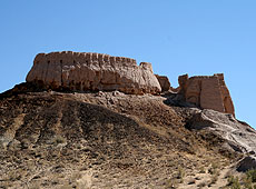 キジルクム砂漠の古代都市遺跡アヤズカラ