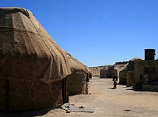 ウズベキスタンのキジルクム砂漠の遊牧民の住居