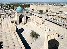 ウズベキスタン ブハラの街並みとモスク
