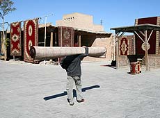 ウズベキスタン ブハラの町の絨毯屋さん