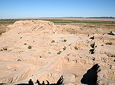 ウズベキスタンのキジルクム砂漠の古代都市遺跡トプラクカラ